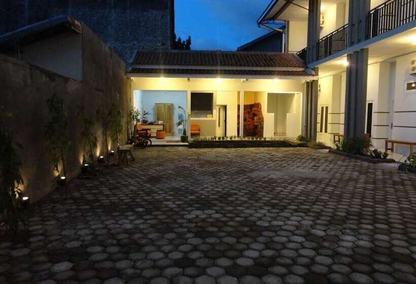 膳宿费 Pendowo Huis Guest House