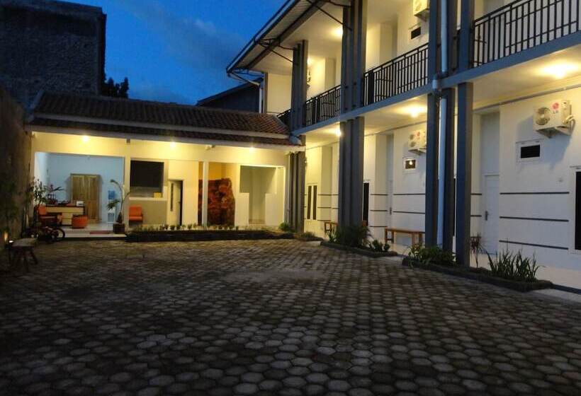 膳宿费 Pendowo Huis Guest House