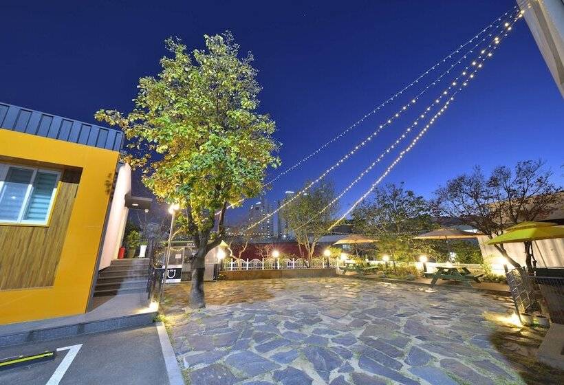 Pension (Hôtel basse catégorie) With U Hotel & Guesthouse