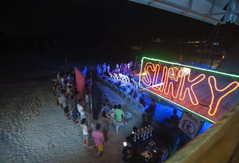 Twin Palms Hostel Phi Phi