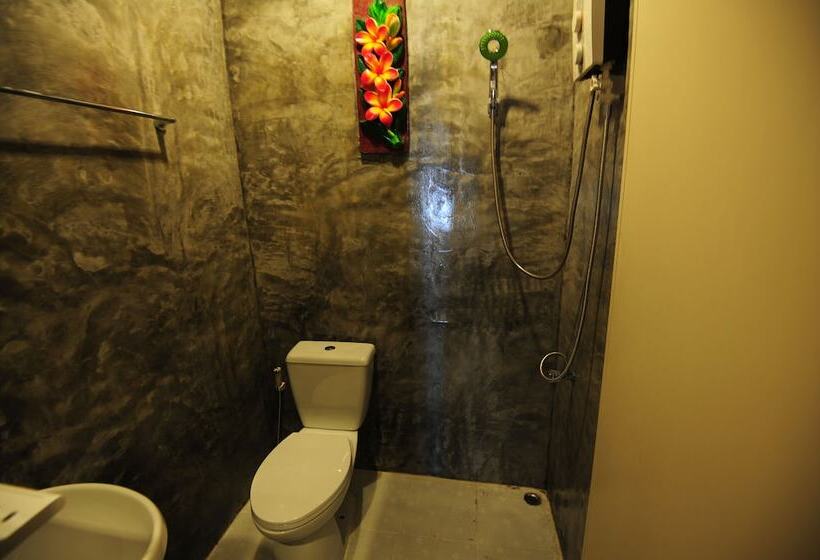 Twin Palms Hostel Phi Phi