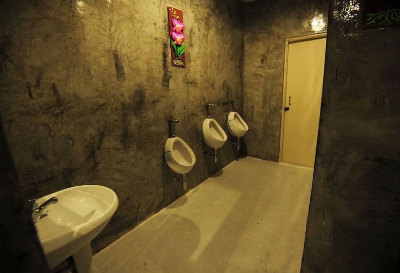 Twin Palms Hostel Phi Phi