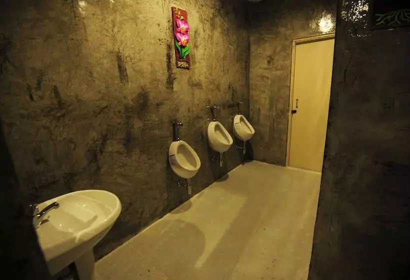 Twin Palms Hostel Phi Phi