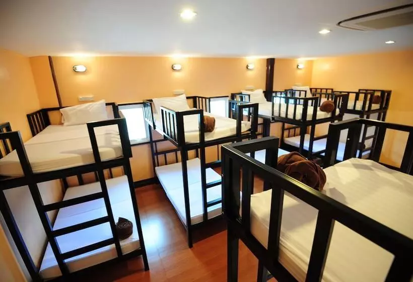 Twin Palms Hostel Phi Phi