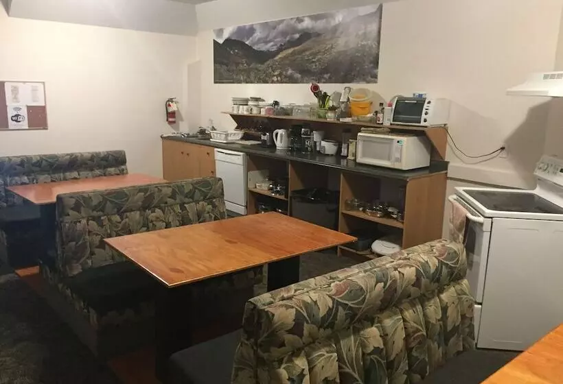 Invermere Hostel