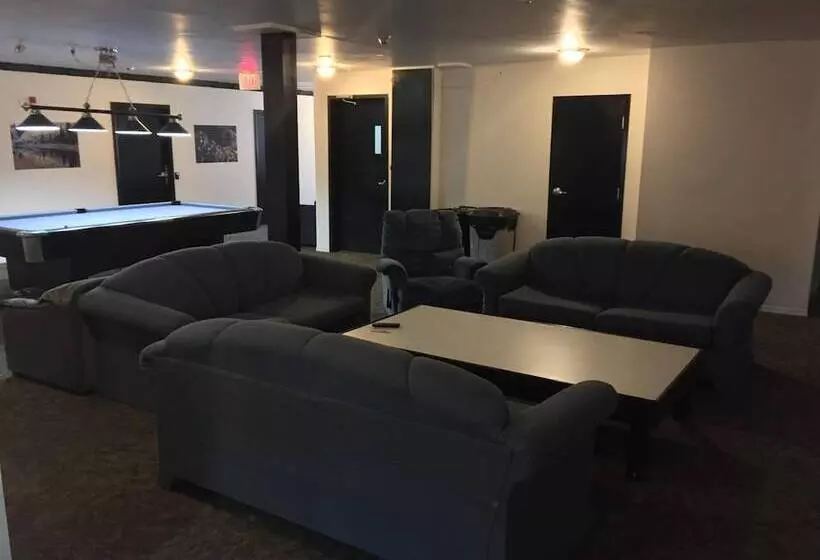 Invermere Hostel
