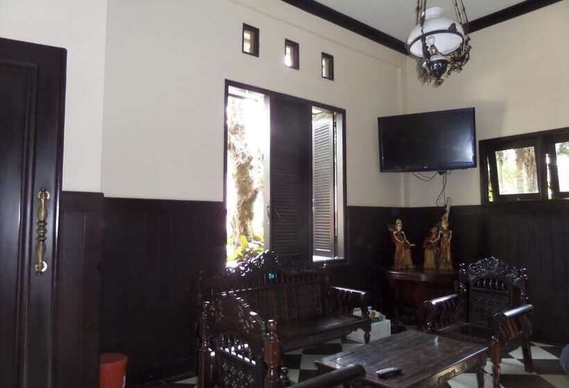 膳宿费 De Clove Guest House