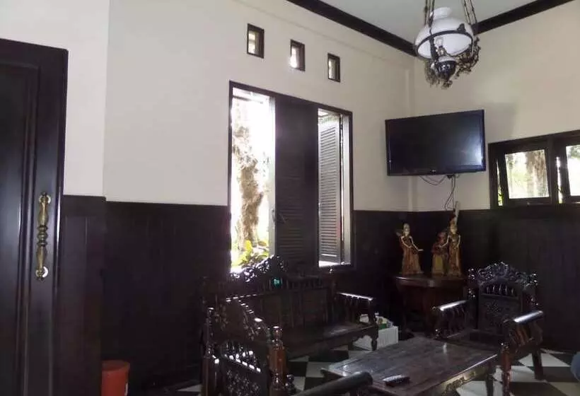 Pensió De Clove Guest House