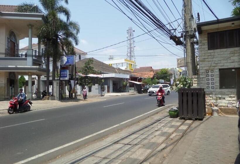 膳宿费 De Clove Guest House