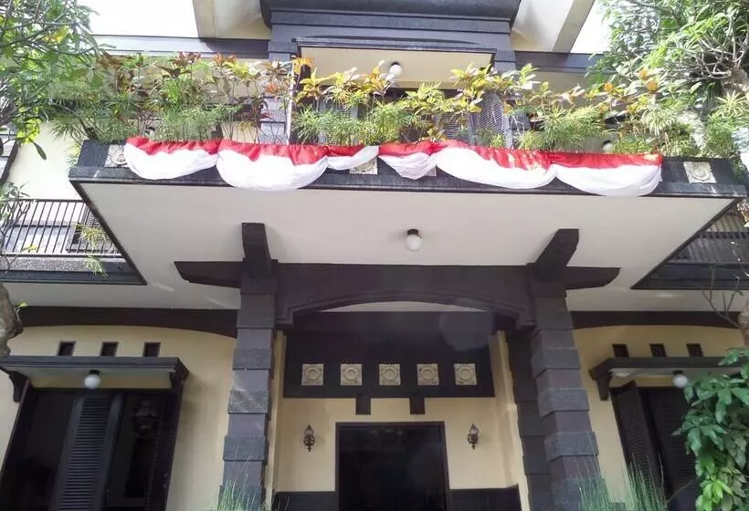 Pensió De Clove Guest House