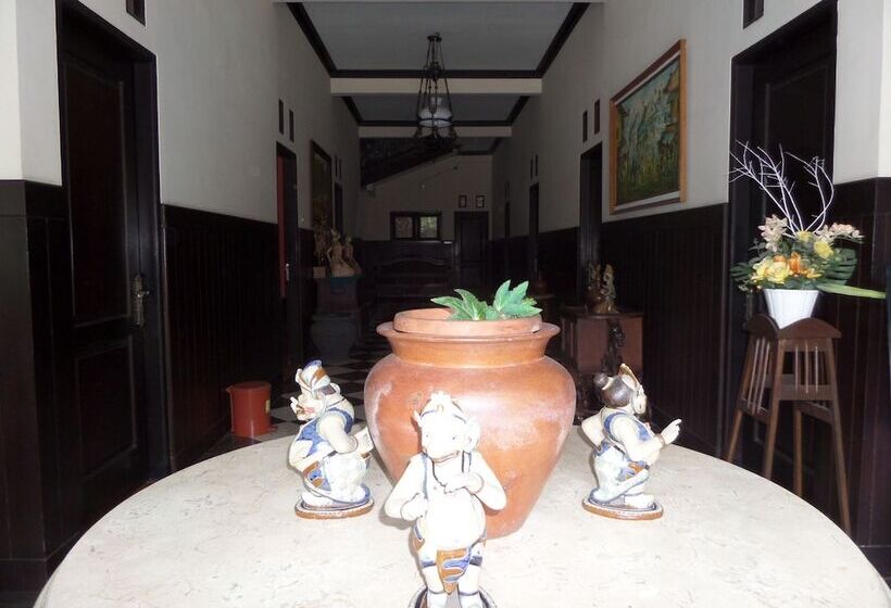 膳宿费 De Clove Guest House