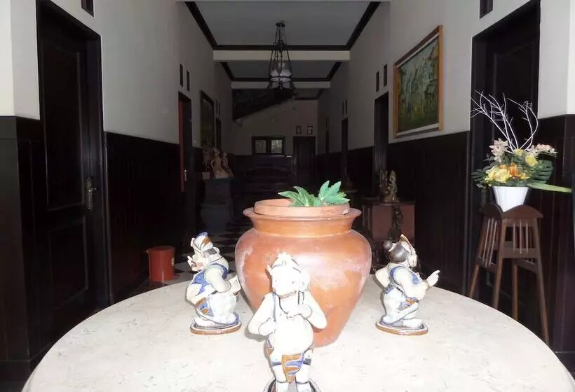 Pensió De Clove Guest House