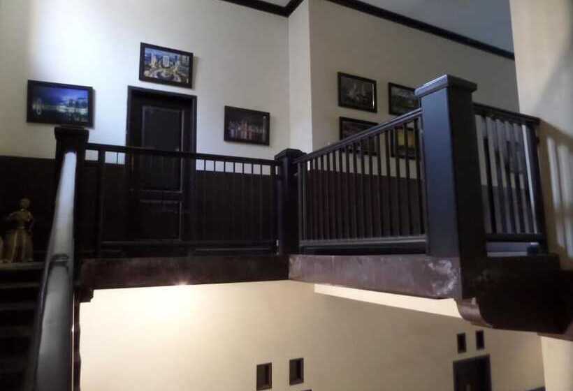 膳宿费 De Clove Guest House