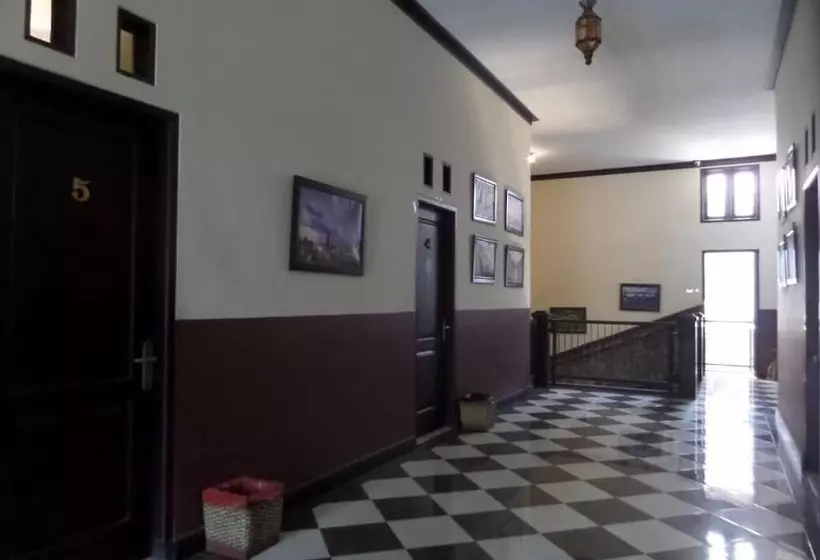 Pensió De Clove Guest House