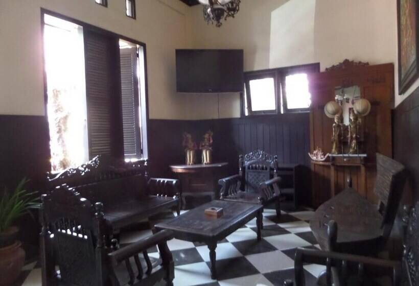 膳宿费 De Clove Guest House