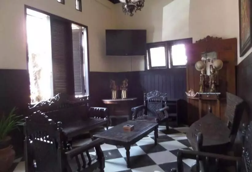 Pensió De Clove Guest House