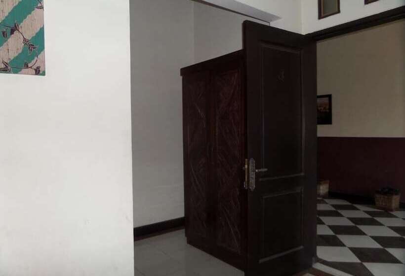 膳宿费 De Clove Guest House