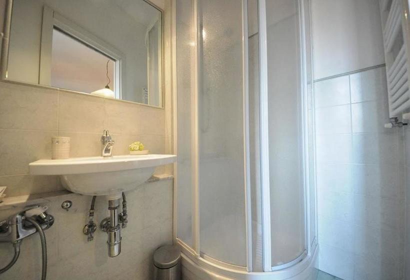 تختخواب و صبحانه Mdr Già Via Larga Rooms