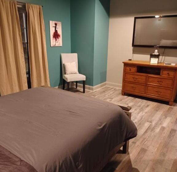 فندق Natchez Manor Bed & Breakfast