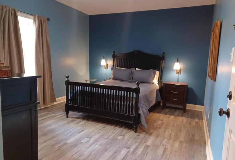 فندق Natchez Manor Bed & Breakfast