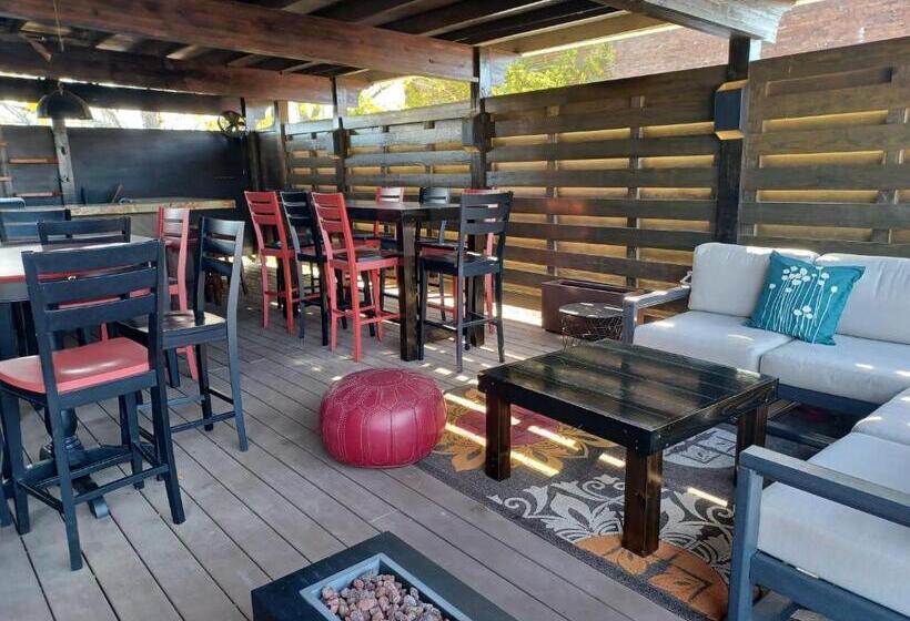 فندق Natchez Manor Bed & Breakfast