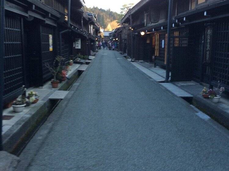 פנסיון Takayama Ninja House