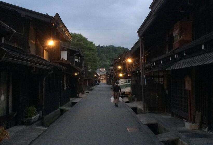 פנסיון Takayama Ninja House