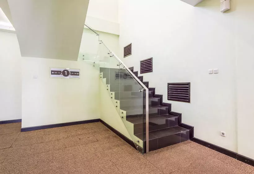 Hotelli Airy Terminal Tirtonadi Ahmad Yani 280 Solo