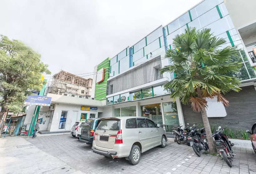 Hotelli Airy Terminal Tirtonadi Ahmad Yani 280 Solo