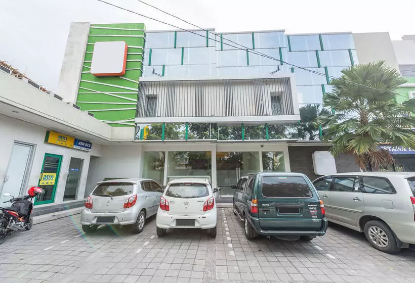 Hotelli Airy Terminal Tirtonadi Ahmad Yani 280 Solo