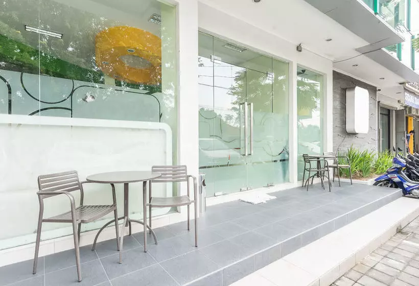 Hotelli Airy Terminal Tirtonadi Ahmad Yani 280 Solo