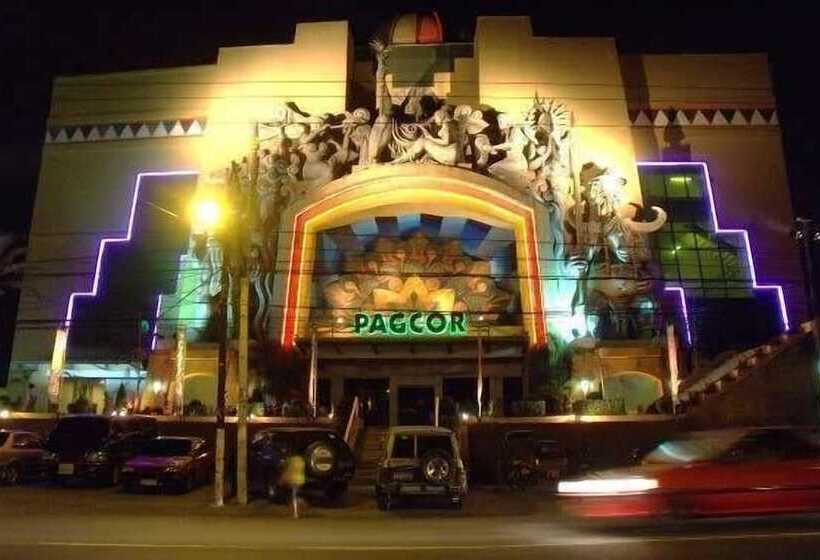 Отель Boomerang