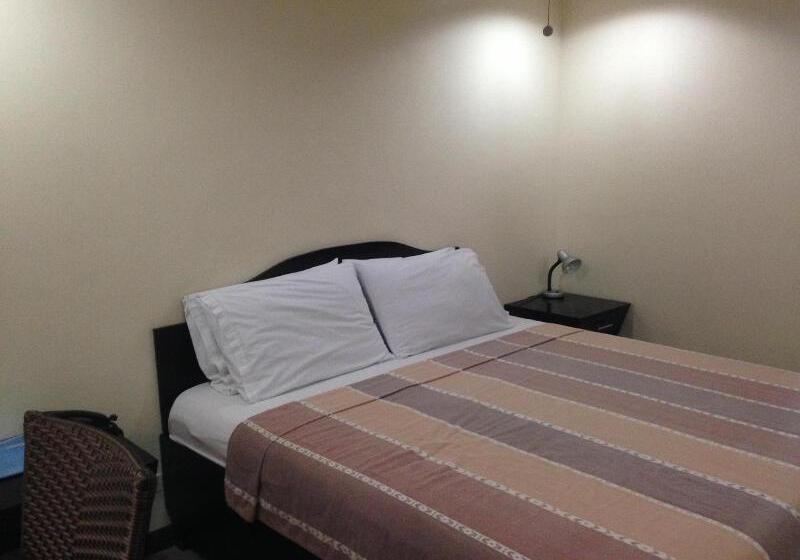 Отель Boomerang