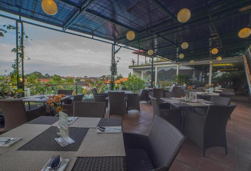 בית מלון כפרי Grand Kesambi Resort And Villas