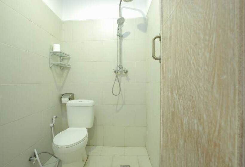 בית מלון כפרי Reddoorz Near Raya Semer