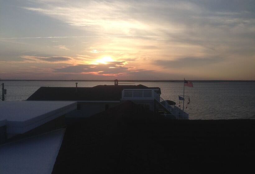 The Beach House Only Six Houses From The Beach