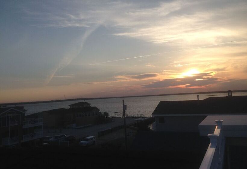 The Beach House Only Six Houses From The Beach