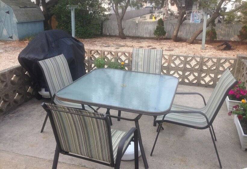 The Beach House Only Six Houses From The Beach