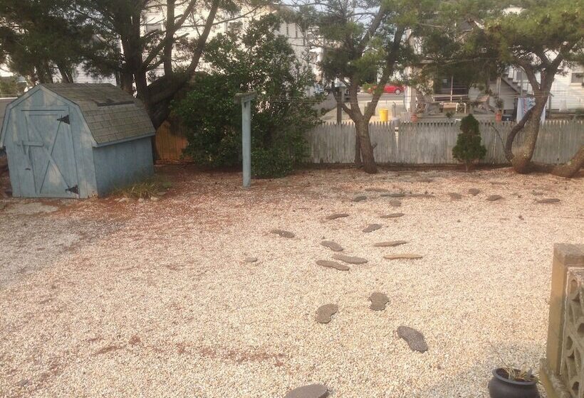 The Beach House Only Six Houses From The Beach