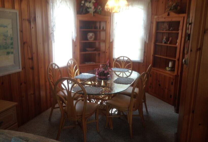 The Beach House Only Six Houses From The Beach