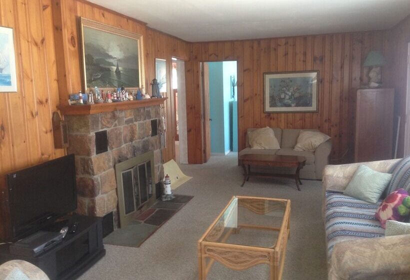 The Beach House Only Six Houses From The Beach