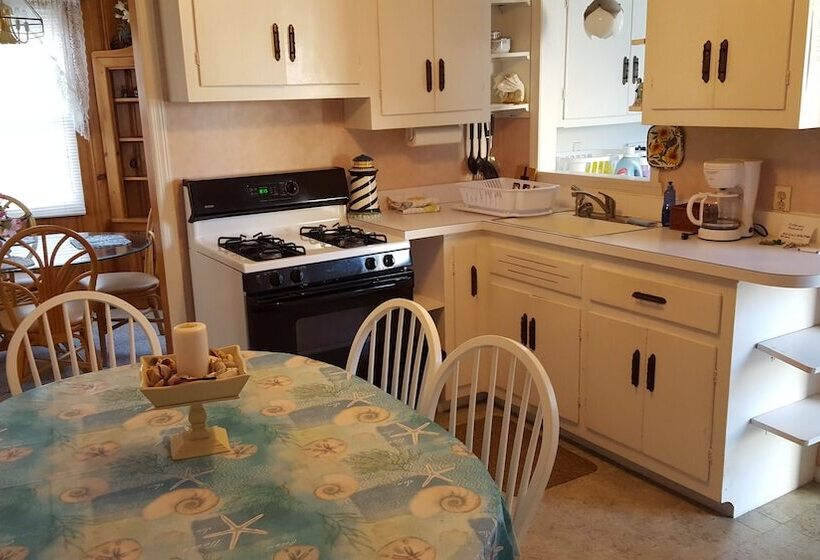 The Beach House Only Six Houses From The Beach