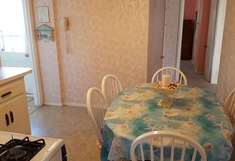 The Beach House Only Six Houses From The Beach