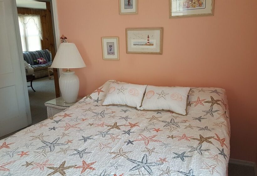 The Beach House Only Six Houses From The Beach