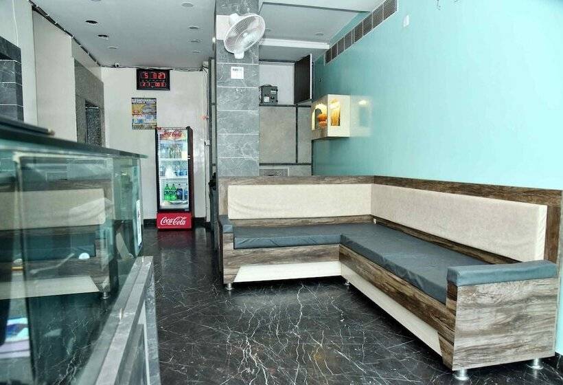 בית מלון כפרי Midtown And Restaurant