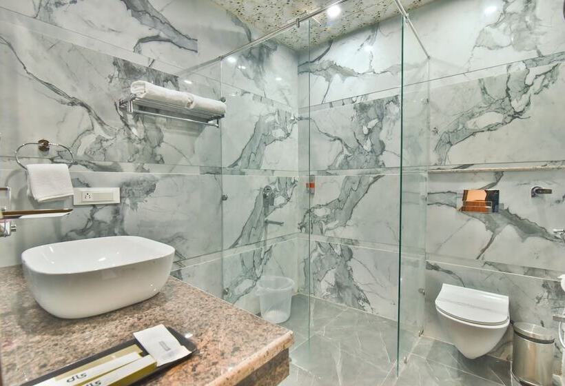 Ark Holiday Inn By Dls Hotels