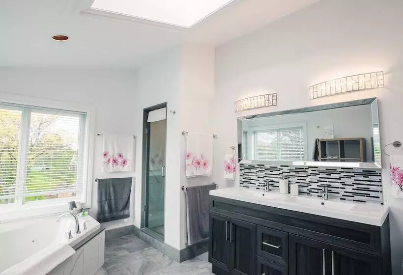 تختخواب و صبحانه Newton Villa
