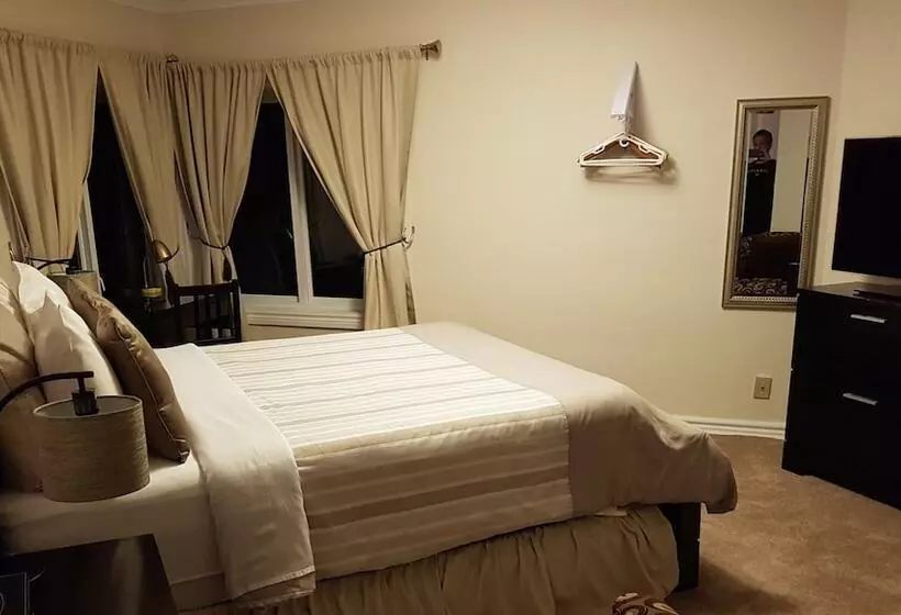 تختخواب و صبحانه Newton Villa