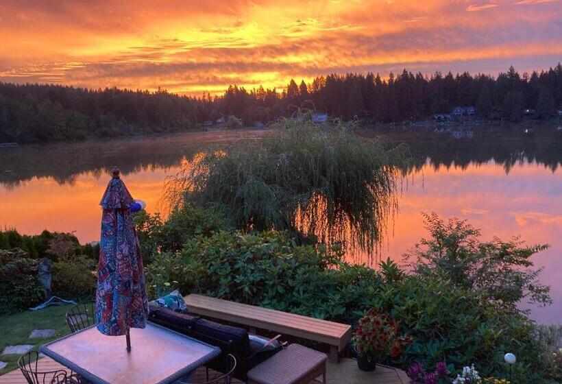 Cottage Lake Bed And Breakfast