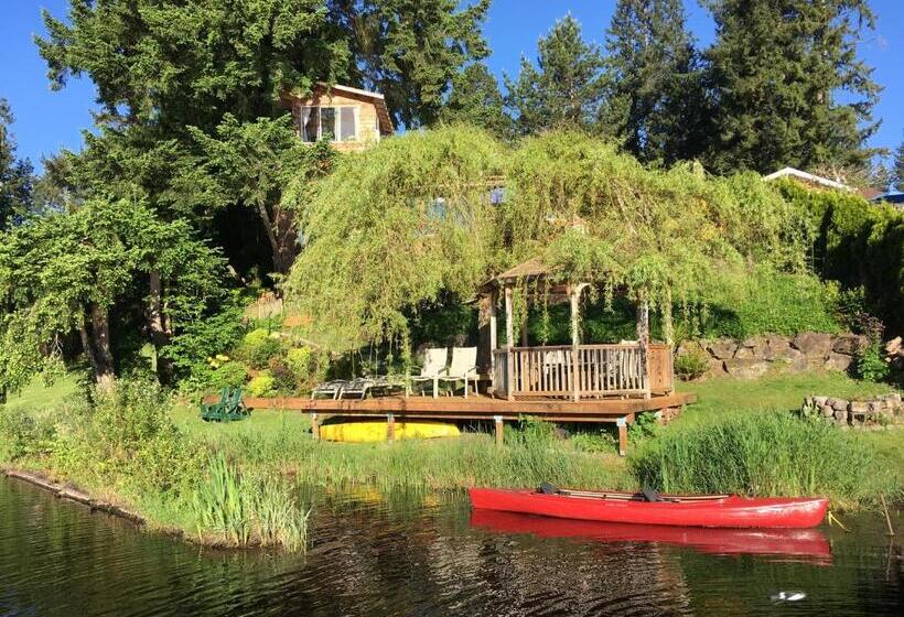 Cottage Lake Bed And Breakfast